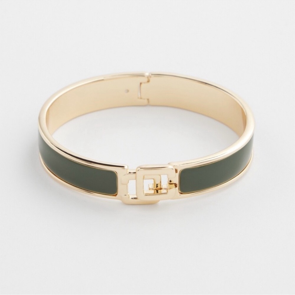 Chico’s olive click bangle size M/L (2.48”)